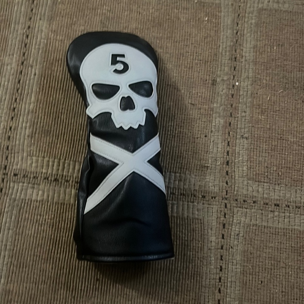 5 wood head cover. With skull and crossbones